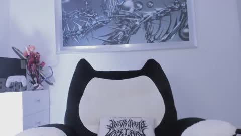 ELLE DANIELLE online show from June 10, 2026, 4:56 am