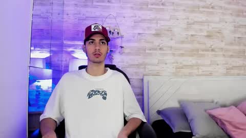 Snapshot of emir_ozan chatting on January 14, 2026, 11:27 am emir_ozan online show from January 14, 2026, 11:27 am