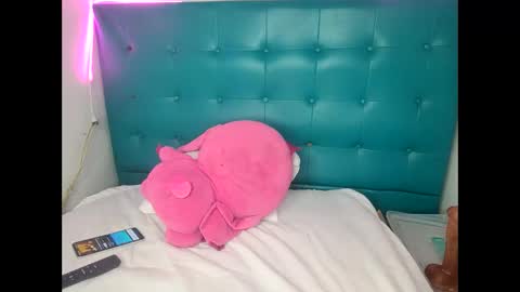 Snapshot of emiril chatting on February 10, 2026, 11:53 pm L i a time online 7am - 1pm Gtm-5 online show from February 10, 2026, 11:53 pm