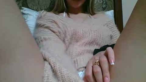 emma_991 online show from January 5, 2025, 12:42 pm