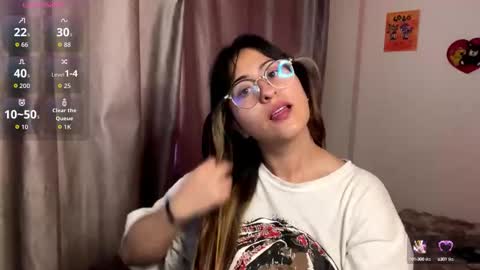 Snapshot of emma__bell_ chatting on September 25, 2025, 1:37 pm Emma Is here online show from September 25, 2025, 1:37 pm