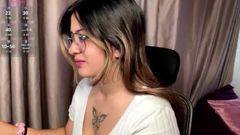 Snapshot of emma__bell_ chatting on October 9, 2025, 2:04 pm Emma Is here online show from October 9, 2025, 2:04 pm