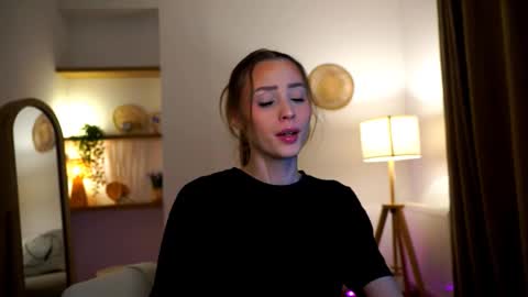 Snapshot of emma__cutiee chatting on January 29, 2025, 12:33 am Your Emma online show from January 29, 2025, 12:33 am