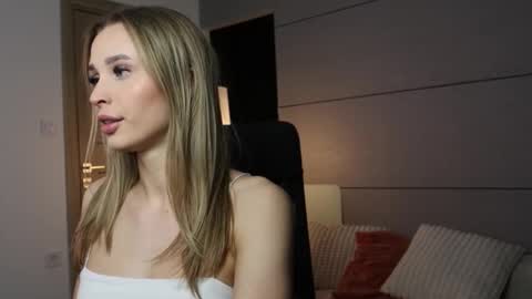 Snapshot of emma__cutiee chatting on March 17, 2026, 11:30 pm Your Emma online show from March 17, 2026, 11:30 pm