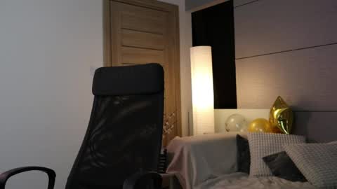 Snapshot of emma__cutiee chatting on April 14, 2026, 9:21 pm Your Emma online show from April 14, 2026, 9:21 pm