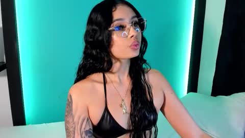 Snapshot of emma_ah chatting on March 5, 2026, 1:07 pm emma_ah online show from March 5, 2026, 1:07 pm