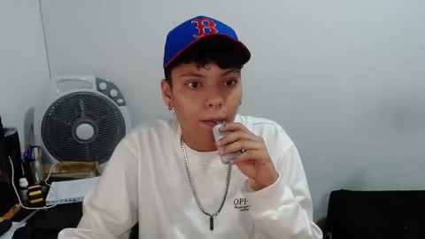 Snapshot of emma_and_thom chatting on February 7, 2026, 9:40 pm emma_and_thom online show from February 7, 2026, 9:40 pm