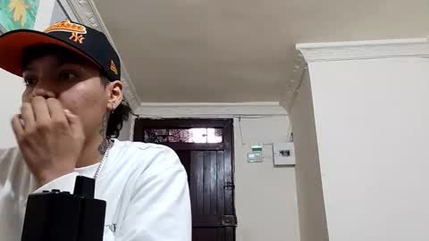 Snapshot of emma_and_thom chatting on February 16, 2026, 9:44 pm emma_and_thom online show from February 16, 2026, 9:44 pm