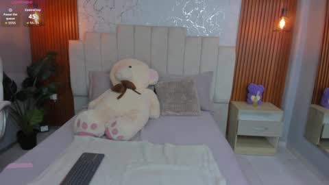 Snapshot of emma_bakker_ chatting on April 2, 2026, 6:44 am Emma online show from April 2, 2026, 6:44 am