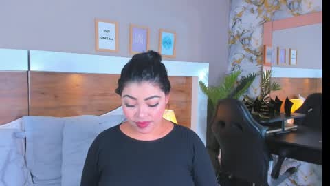 Snapshot of emma_bakker_ chatting on April 7, 2026, 11:43 am Emma online show from April 7, 2026, 11:43 am