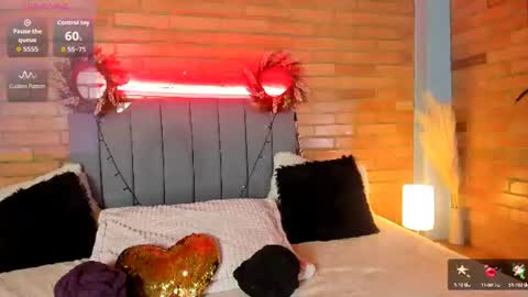Snapshot of emma_belley chatting on July 5, 2026, 1:07 pm Hey Im EmmaHelp me reach 100 likes online show from July 5, 2026, 1:07 pm