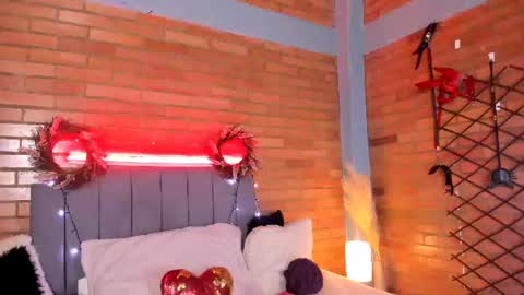 Snapshot of emma_belley chatting on July 14, 2026, 7:19 pm Hey Im EmmaHelp me reach 100 likes online show from July 14, 2026, 7:19 pm