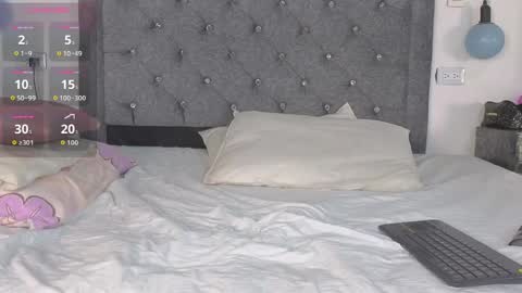 Snapshot of emma_blake__ chatting on October 27, 2025, 5:22 am Emma online show from October 27, 2025, 5:22 am