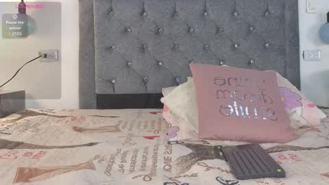 Snapshot of emma_blake__ chatting on November 6, 2025, 4:46 am Emma online show from November 6, 2025, 4:46 am