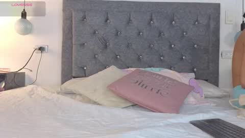 Snapshot of emma_blake__ chatting on November 7, 2025, 4:23 am Emma online show from November 7, 2025, 4:23 am