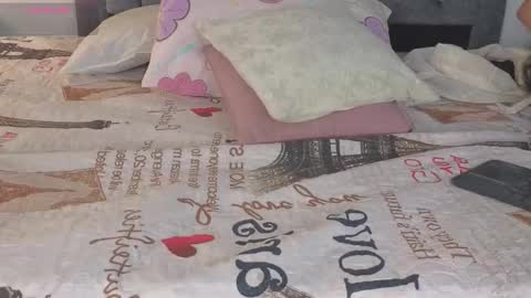 Snapshot of emma_blake__ chatting on November 10, 2025, 5:28 am Emma online show from November 10, 2025, 5:28 am