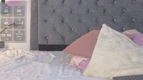 Snapshot of emma_blake__ chatting on November 12, 2025, 5:19 am Emma online show from November 12, 2025, 5:19 am