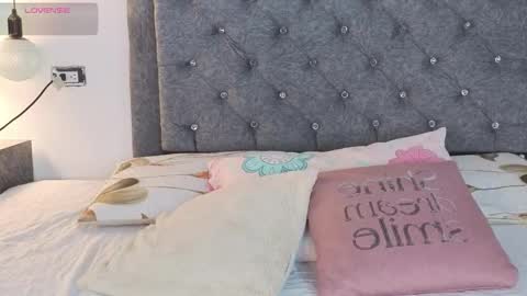 Snapshot of emma_blake__ chatting on December 16, 2025, 5:45 am Emma online show from December 16, 2025, 5:45 am