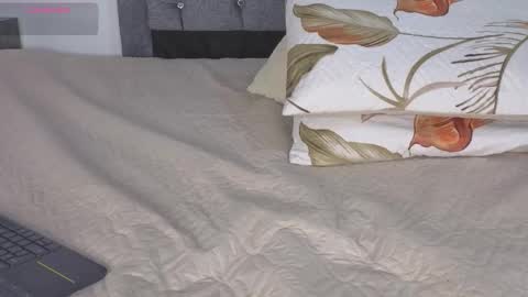 Snapshot of emma_blake__ chatting on December 18, 2025, 4:29 am Emma online show from December 18, 2025, 4:29 am