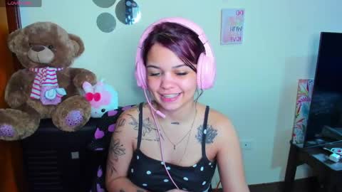 emma_boo_ online show from April 15, 2026, 7:58 pm