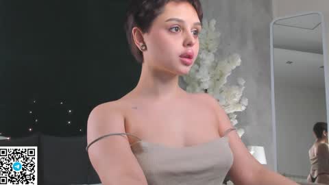 Snapshot of emma_bro0kss chatting on May 22, 2026, 10:10 am Emma online show from May 22, 2026, 10:10 am