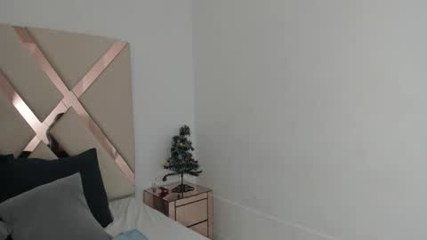 Emma Castillo online show from December 15, 2025, 10:47 pm