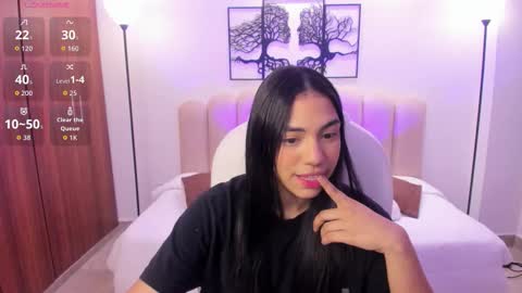 Snapshot of emma_connor1 chatting on November 7, 2025, 11:21 am Emma online show from November 7, 2025, 11:21 am