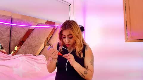 EMMA  online show from December 16, 2025, 10:37 pm