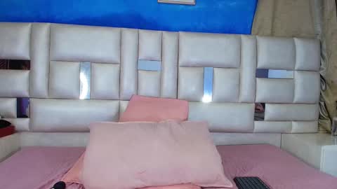 Snapshot of emma_curvy1 chatting on October 9, 2025, 3:37 am Emma online show from October 9, 2025, 3:37 am