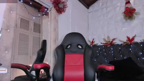 emma_dl2 online show from December 15, 2025, 5:28 pm