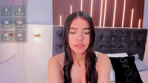 Snapshot of emma_doll7 chatting on December 14, 2025, 12:38 am E online show from December 14, 2025, 12:38 am