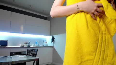Snapshot of emma_flin chatting on December 22, 2024, 10:49 am Emma online show from December 22, 2024, 10:49 am