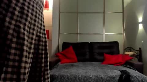 Snapshot of emma_flin chatting on December 19, 2025, 4:52 am Emma online show from December 19, 2025, 4:52 am