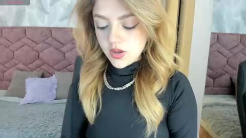 Snapshot of emma_ford1 chatting on October 7, 2025, 5:59 am Emma online show from October 7, 2025, 5:59 am