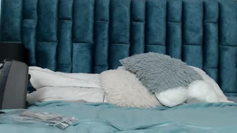 Snapshot of emma_foxi chatting on October 29, 2025, 8:43 pm Emma online show from October 29, 2025, 8:43 pm