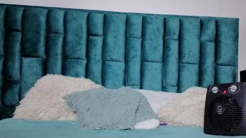 Snapshot of emma_foxi chatting on February 5, 2026, 8:24 pm Emma online show from February 5, 2026, 8:24 pm