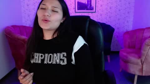 Snapshot of emma_garciaa_ chatting on March 12, 2025, 11:22 pm emma online show from March 12, 2025, 11:22 pm