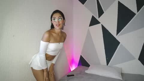 Snapshot of emma_glowof chatting on February 11, 2026, 4:17 am Emma Glow online show from February 11, 2026, 4:17 am