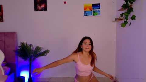 Snapshot of emma_hg1 chatting on December 11, 2024, 7:46 pm the girl of your dreams online show from December 11, 2024, 7:46 pm