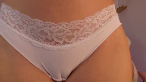 Snapshot of emma_hg1 chatting on January 18, 2025, 6:34 am the girl of your dreams online show from January 18, 2025, 6:34 am