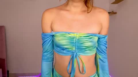 Snapshot of emma_hg1 chatting on February 21, 2025, 12:28 pm the girl of your dreams online show from February 21, 2025, 12:28 pm