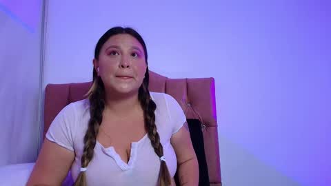 Snapshot of emma_honey__ chatting on February 19, 2026, 3:35 am Emma Miel online show from February 19, 2026, 3:35 am