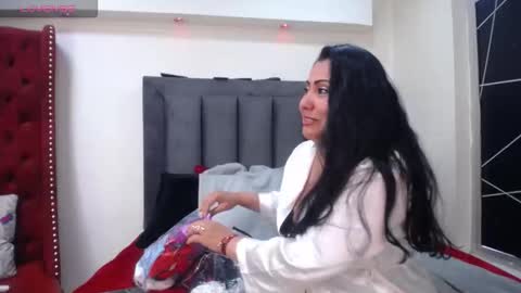 Snapshot of emma_jhomson chatting on November 25, 2025, 8:09 pm Emma 3 online show from November 25, 2025, 8:09 pm