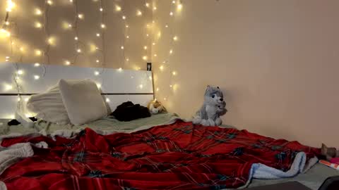 emma_just online show from February 28, 2025, 5:37 pm