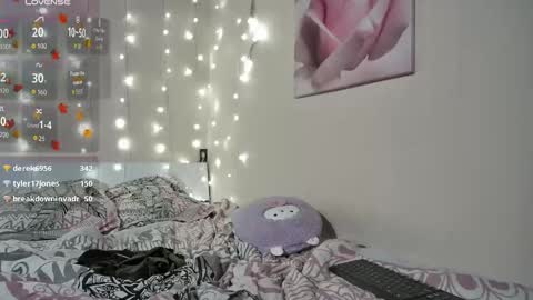 emma_just online show from November 8, 2025, 8:40 pm