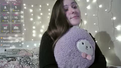 emma_just online show from December 19, 2025, 7:43 pm