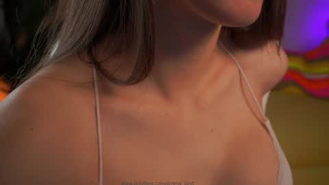 Snapshot of emma_land chatting on December 18, 2025, 7:20 pm online show from December 18, 2025, 7:20 pm