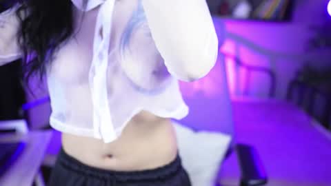 Snapshot of emma_lirys chatting on October 9, 2025, 4:43 am Emma online show from October 9, 2025, 4:43 am