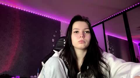 Snapshot of emma_luc1 chatting on March 10, 2026, 7:13 am Veya online show from March 10, 2026, 7:13 am