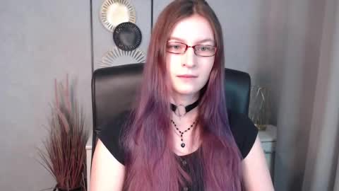 Snapshot of emma_lust94 chatting on December 10, 2024, 6:33 am emma online show from December 10, 2024, 6:33 am